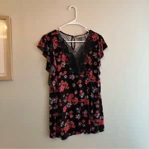 Danieleainn maternity top black floral with lace flutter sleeve pea on the pod